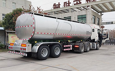 每日一杯鮮奶的背后：你不知道的鮮奶運(yùn)輸車