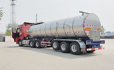 挺進(jìn)大西北，天潤新東牛奶運(yùn)輸車讓塞上鮮奶一路飄香