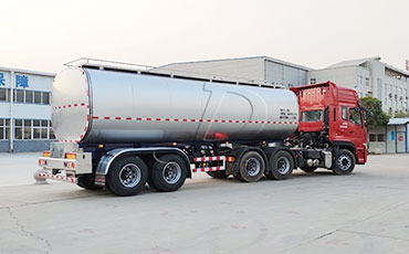 天潤(rùn)新東鮮奶運(yùn)輸車：24小時(shí)溫控筑牢品質(zhì)防線